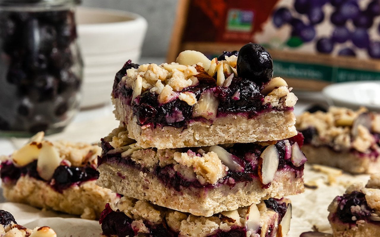 blueberry-almond-crumble-bars-SB-5landscape Blueberry Almond Crumble Bars