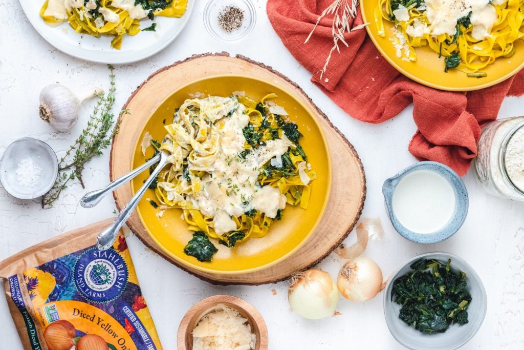Spinach Kale Pasta with Caramelized Onions